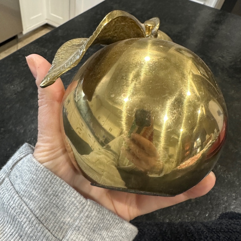 Vintage solid brass Apples - Picture 5 of 8